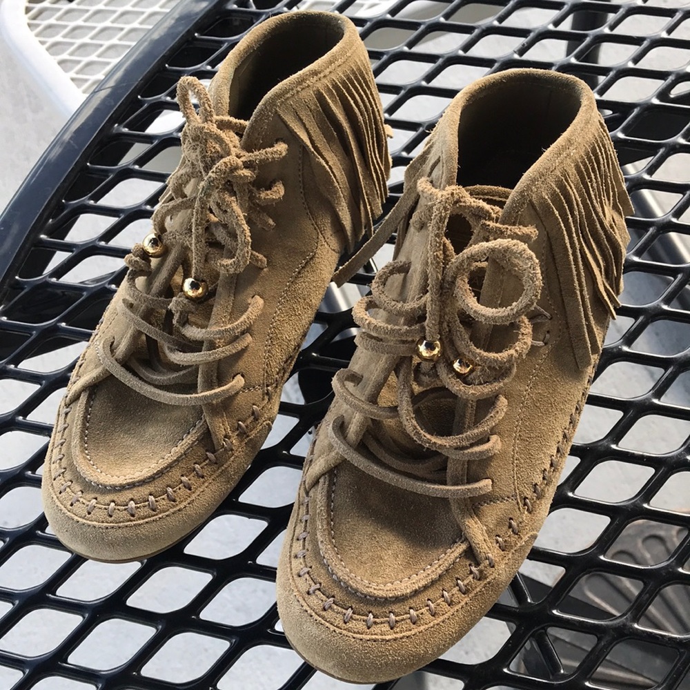 COPY - 🥰 MOVING OUT SUPER SALE Authentic LV Booties Suede Western Style Size 35…